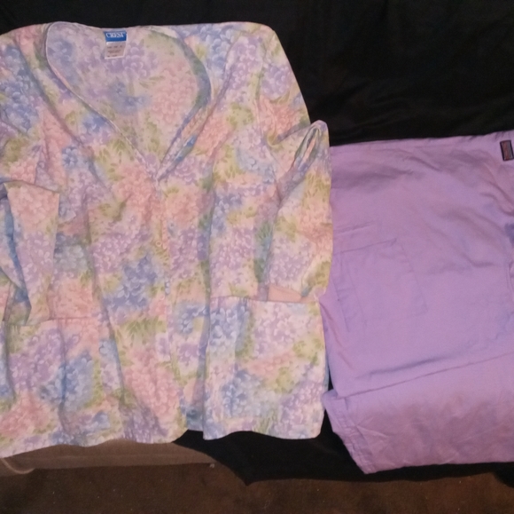 3 Whole scrub outfits - Picture 8 of 8